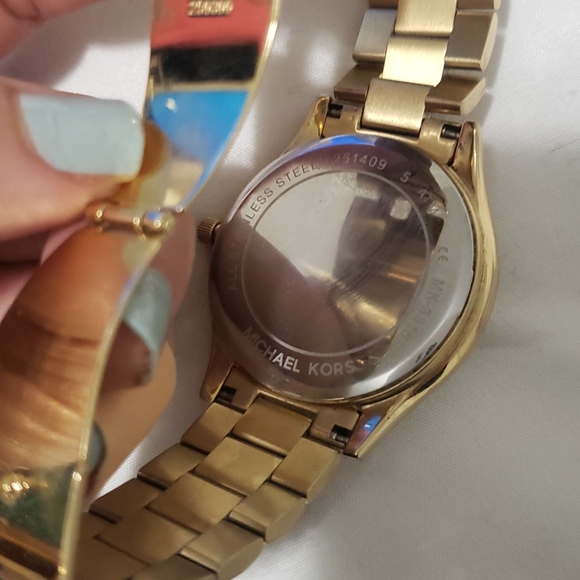 Michael Kors Watch - Picture 6 of 8